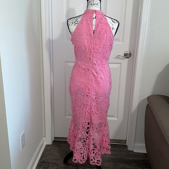 Lace holster dress with flounce hem - Picture 3 of 8